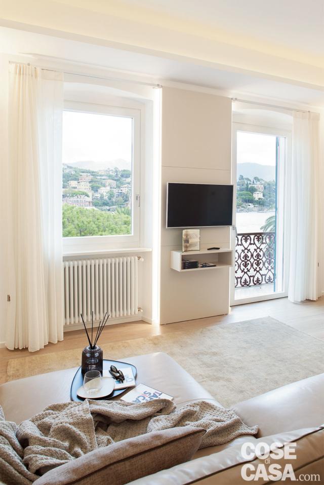 soggiorno con zona tv e finestre soggiorno con zona tv e finestre