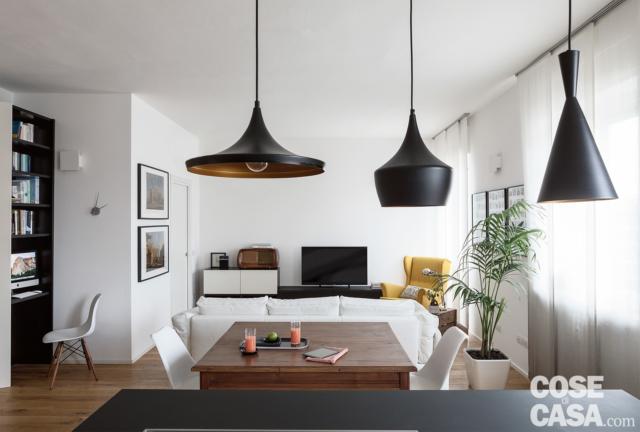 tavolo da pranzo, lampade nere di design e zona conversazione open space tavolo da pranzo, lampade nere di design e zona conversazione open space