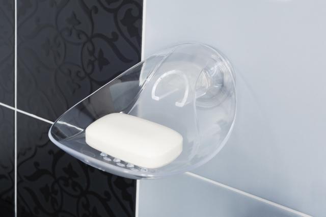portasapone Light di Bama è dotato di sistema di bloccaggio con ventosa ad altissima tenuta portasapone Light di Bama è dotato di sistema di bloccaggio con ventosa ad altissima tenuta