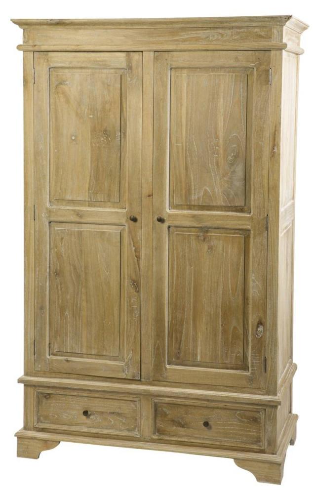 L’armadio Forest di Novità Home è un guardaroba vintage con ante a battente e cassettoni. L’armadio è realizzato in legno Mindi. Le misure sono L 120 x P 57 x H 190 cm. Il prezzo è di 1.432 euro. www.novitahome.com L’armadio Forest di Novità Home è un guardaroba vintage con ante a battente e cassettoni. L’armadio è realizzato in legno Mindi. Le misure sono L 120 x P 57 x H 190 cm. Il prezzo è di 1.432 euro. www.novitahome.com