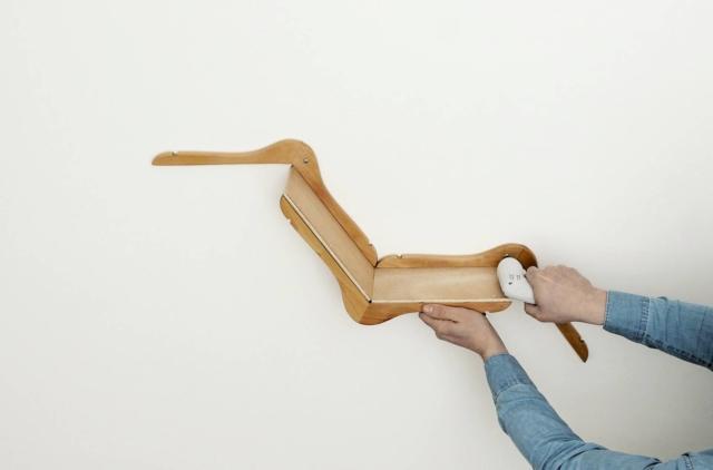 fissaggio a parete mensola fai da te in stile nordico con grucce in legno fissaggio a parete mensola fai da te in stile nordico con grucce in legno