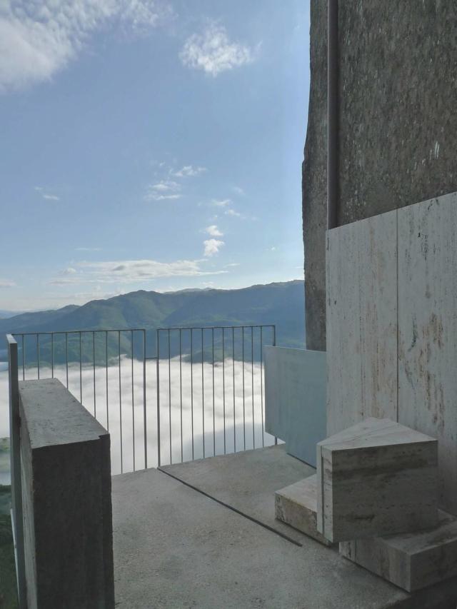 Amanzio Farris, Belvedere per una persona, Rocca di Mezzo (Aq) 2015, Menzione d’Onore Paesaggio e spazi urbani. Amanzio Farris, Belvedere per una persona, Rocca di Mezzo (Aq) 2015, Menzione d’Onore Paesaggio e spazi urbani.