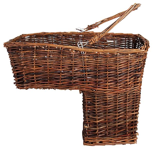 3- Nella collezione Country Style, gamma E.Garden, troviamo il cesto intrecciato di rami di vimini, nelle dimensioni 44 x 19,5 x 36,7 cm. La sua forma "a gradino" permette di appoggiarlo tra due scalini utilizzando in modo intelligente tutto lo spazio disponibile in casa. Costa 34,50 euro, di Bavicchi, www.bavicchi.it 3- Nella collezione Country Style, gamma E.Garden, troviamo il cesto intrecciato di rami di vimini, nelle dimensioni 44 x 19,5 x 36,7 cm. La sua forma "a gradino" permette di appoggiarlo tra due scalini utilizzando in modo intelligente tutto lo spazio disponibile in casa. Costa 34,50 euro, di Bavicchi, www.bavicchi.it