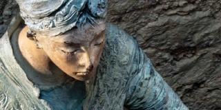 Natus. La scultura di Ugo Riva, la poesia di davide Rondoni Natus. La scultura di Ugo Riva, la poesia di davide Rondoni