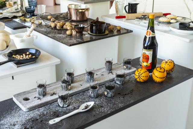 “Il Brindisi Nel Bosco”: la superficie Dekton® Industrial nella tonalità scura Dekton® Laos dall’effetto consumato, incarna al meglio la personalità della linea Industrial mostrandone il lato più innovativo “Il Brindisi Nel Bosco”: la superficie Dekton® Industrial nella tonalità scura Dekton® Laos dall’effetto consumato, incarna al meglio la personalità della linea Industrial mostrandone il lato più innovativo