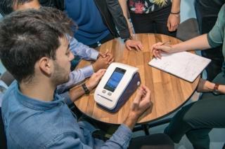 James Dyson Award Excelscope 2.0 di un team della Delft Technical University, strumento per diagnosticare la malaria. James Dyson Award Excelscope 2.0 di un team della Delft Technical University, strumento per diagnosticare la malaria.