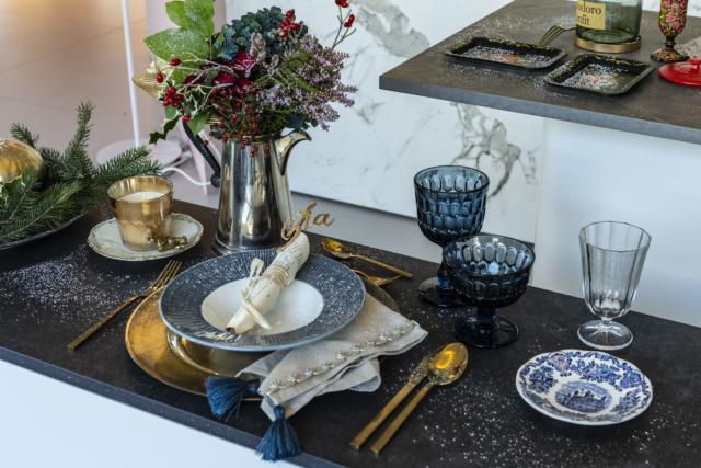 Nell’allestimento “La Vigilia Dalla Zia” la superficie Dekton® Laos. Nell’allestimento “La Vigilia Dalla Zia” la superficie Dekton® Laos.