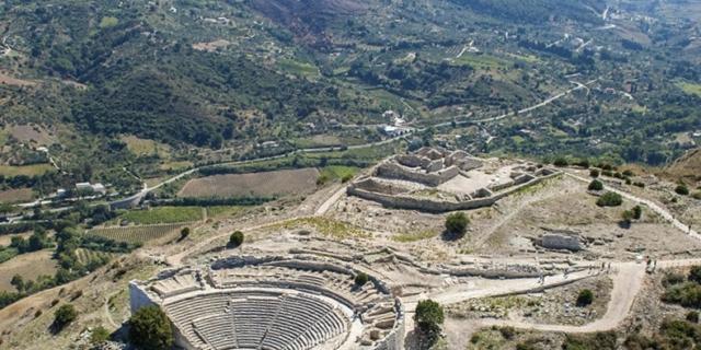 Sicilia. L’Isola mai vista. Fotografie di Luigi Nifosì Sicilia. L’Isola mai vista. Fotografie di Luigi Nifosì
