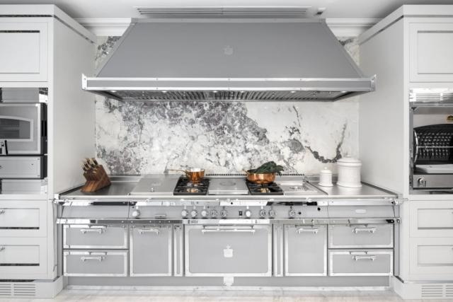 cucina grigio chiaro in acciaio inox Silver Grey di Officine Gullo cucina grigio chiaro in acciaio inox Silver Grey di Officine Gullo