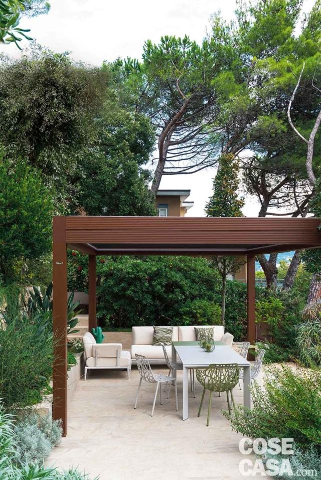 giardino, pergolato, zona pranzo all'aperto, alberi e piante verdi giardino, pergolato, zona pranzo all'aperto, alberi e piante verdi