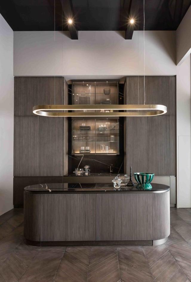 cucina con isola e piano in marmo Sahara Noir shake HEGE cucina con isola e piano in marmo Sahara Noir shake HEGE