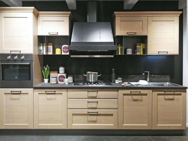 cucina classica con piano in marmo grigio York della collezione Top Lops di Lops cucina classica con piano in marmo grigio York della collezione Top Lops di Lops