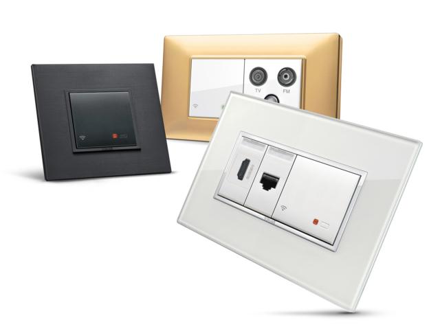 Nuovo access point WI-FI. Il segnale di rete arriva ovunqueNell'ambito di VIEW, la visione Vimar sull’internet of Things, sono oggi disponibili delle innovative soluzioni per impianti By-me e KNX in grado di trasformare gli edifici in spazi intelligenti. Coperti, come tutti i prodotti Vimar, da 3 anni di garanzia i nuovi dispositivi consentono di realizzare impianti di home & building automation ancora più performanti, semplici da utilizzare e personalizzati, sia nel design che nelle funzioni.Il nuovo access point WI-FI di Vimar è la soluzione ideale per portare la rete internet e la connettività al sistema domotico in tutta la casa, anche dove non arriva o è più debole il segnale del router Wi-Fi, garantendo la copertura di tutti gli ambienti. Estende la rete WLAN nei vari spazi, coprendo anche le zone non raggiunte dal router Internet.Dotato di due porte ethernet sul retro funziona sia come Access Point WI-FI, che come Repeater WI-FI nonché come switch Ethernet. Grazie al pulsante frontale e ad un pulsante remoto collegato ai morsetti posteriori è inoltre sempre possibile disattivare il segnale radio, quando non serve o durante la notte, per ridurre le radiazioni emesse ed i consumi energetici.Il nuovo access point è in grado di integrarsi perfettamente, in modo discreto ed elegante, con qualsiasi stile abitativo grazie al coordinamento estetico con le serie Eikon, Arké e Plana. Realizzato in due moduli, è l’ideale per impianti nuovi, per ristrutturazioni o semplicemente per impianti esistenti grazie alla sua modularità e all’alimentazione a 230V. Nuovo access point WI-FI. Il segnale di rete arriva ovunqueNell'ambito di VIEW, la visione Vimar sull’internet of Things, sono oggi disponibili delle innovative soluzioni per impianti By-me e KNX in grado di trasformare gli edifici in spazi intelligenti. Coperti, come tutti i prodotti Vimar, da 3 anni di garanzia i nuovi dispositivi consentono di realizzare impianti di home & building automation ancora più performanti, semplici da utilizzare e personalizzati, sia nel design che nelle funzioni.Il nuovo access point WI-FI di Vimar è la soluzione ideale per portare la rete internet e la connettività al sistema domotico in tutta la casa, anche dove non arriva o è più debole il segnale del router Wi-Fi, garantendo la copertura di tutti gli ambienti. Estende la rete WLAN nei vari spazi, coprendo anche le zone non raggiunte dal router Internet.Dotato di due porte ethernet sul retro funziona sia come Access Point WI-FI, che come Repeater WI-FI nonché come switch Ethernet. Grazie al pulsante frontale e ad un pulsante remoto collegato ai morsetti posteriori è inoltre sempre possibile disattivare il segnale radio, quando non serve o durante la notte, per ridurre le radiazioni emesse ed i consumi energetici.Il nuovo access point è in grado di integrarsi perfettamente, in modo discreto ed elegante, con qualsiasi stile abitativo grazie al coordinamento estetico con le serie Eikon, Arké e Plana. Realizzato in due moduli, è l’ideale per impianti nuovi, per ristrutturazioni o semplicemente per impianti esistenti grazie alla sua modularità e all’alimentazione a 230V.