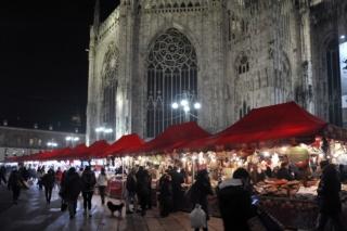 mercatino di Natale Piazza Duomo a Milano Terzo Avvento mercatino di Natale Piazza Duomo a Milano Terzo Avvento