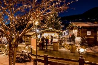 selva di val gardena mercatino con casette di legno selva di val gardena mercatino con casette di legno