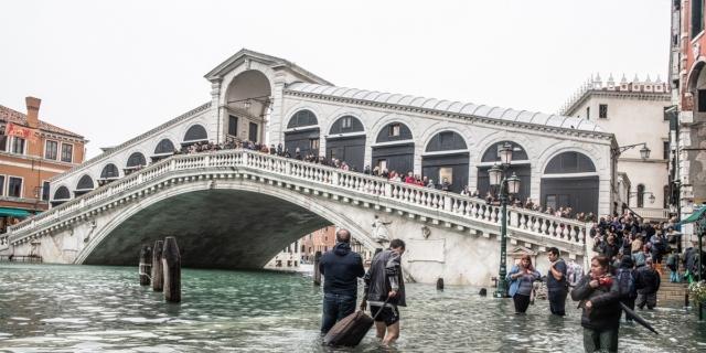 Vento, caldo, pioggia, tempesta. Istantanee di vita e ambiente nell’era dei cambiamenti climatici Vento, caldo, pioggia, tempesta. Istantanee di vita e ambiente nell’era dei cambiamenti climatici