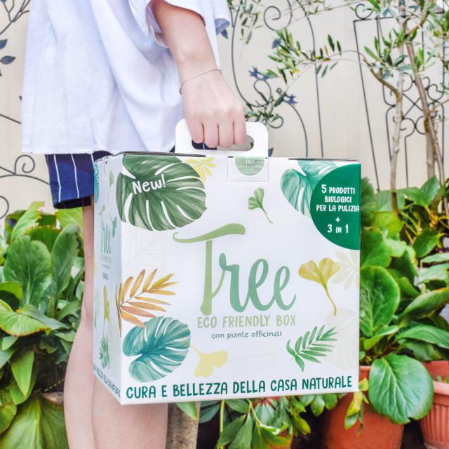 Tree, brand per la Home
Beauty, presenta una vasta gamma di di prodotti che uniscono funzionalità e innovazione, ma allo
stesso tempo sono facili da usare e salutari perché realizzati con ingredienti
naturali, in particolare con piante officinali sfruttando così le loro proprietà
curative. Il consumatore finale potrà ricevere comodamente a casa tutti i prodotti, grazie al
Tree ECO FRIENDLY BOX, il box contenente i cinque prodotti con l’aggiunta del
Panno in Microfibra, con un semplice e veloce ordine online. Tree, brand per la Home
Beauty, presenta una vasta gamma di di prodotti che uniscono funzionalità e innovazione, ma allo
stesso tempo sono facili da usare e salutari perché realizzati con ingredienti
naturali, in particolare con piante officinali sfruttando così le loro proprietà
curative. Il consumatore finale potrà ricevere comodamente a casa tutti i prodotti, grazie al
Tree ECO FRIENDLY BOX, il box contenente i cinque prodotti con l’aggiunta del
Panno in Microfibra, con un semplice e veloce ordine online.
