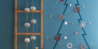 Albero di Natale a parete: nastro adesivo colorato per un abete diverso ogni anno