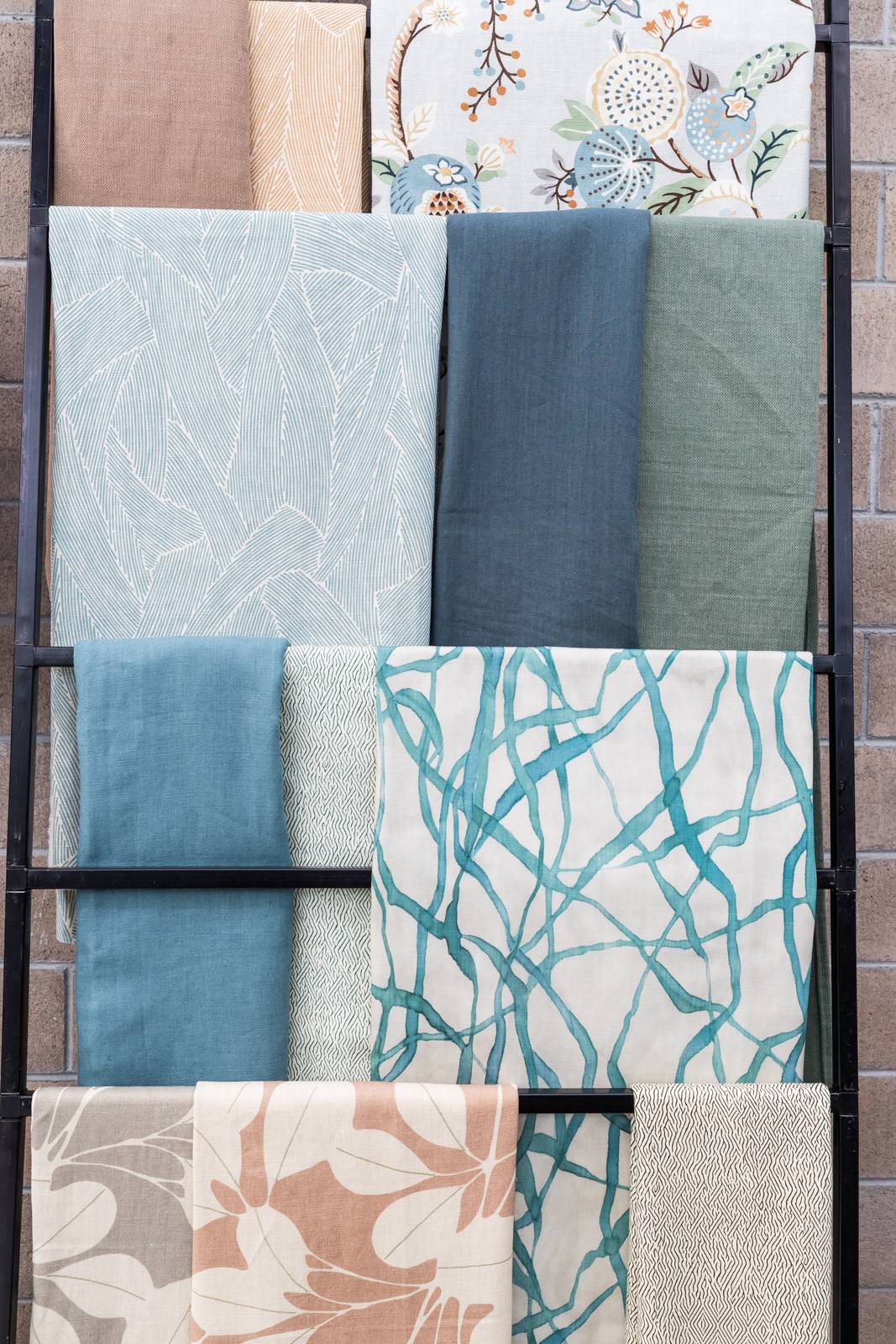 Tessuti Tempotest - Parà per interni e esterni, ispirati a acquarelli delicati e caratterizzati da forme essenziali mai rigorose, pulizia estetica e colori acquosi. www.para.it Tessuti Tempotest - Parà per interni e esterni, ispirati a acquarelli delicati e caratterizzati da forme essenziali mai rigorose, pulizia estetica e colori acquosi. www.para.it