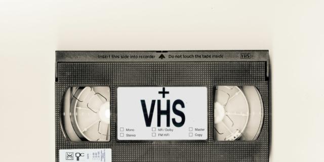 VHS + video/animazione/televisione e/o indipendenza/addestramento tecnico/controllo produttivo 1995/2000 VHS + video/animazione/televisione e/o indipendenza/addestramento tecnico/controllo produttivo 1995/2000