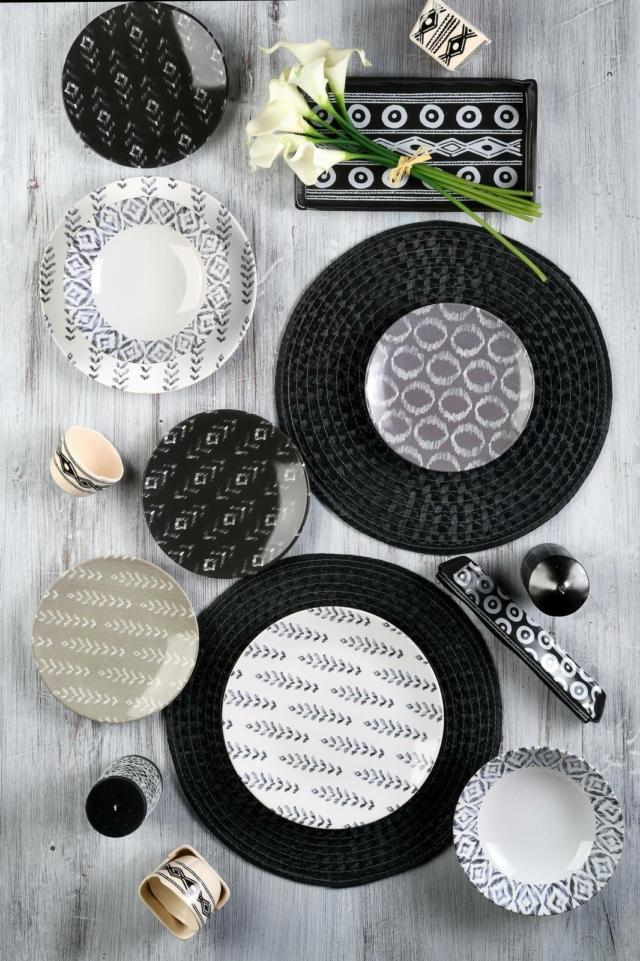 piatti decoro bianco e nero andrea fontebasso-sfera decoro ikat-Homi 2019 piatti decoro bianco e nero andrea fontebasso-sfera decoro ikat-Homi 2019