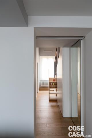 casa su due livelli con armadio sottoscala casa su due livelli con armadio sottoscala