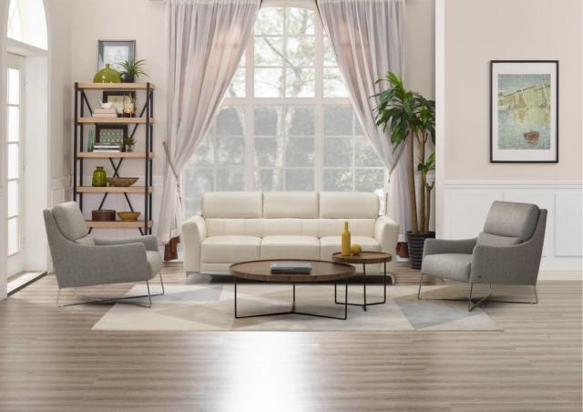 Accogliente di Divani & Divani by Natuzzi è il divano tre posti in pelle dalla forma vintage con un tocco contemporaneo Accogliente di Divani & Divani by Natuzzi è il divano tre posti in pelle dalla forma vintage con un tocco contemporaneo