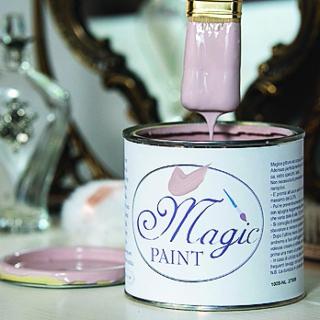 Di Magic Paint (www.magicpaint.it), la pittura con finitura opaca aderisce a tutte le superfici. Una latta da 125 ml costa 7,90 euro. Di Magic Paint (www.magicpaint.it), la pittura con finitura opaca aderisce a tutte le superfici. Una latta da 125 ml costa 7,90 euro.