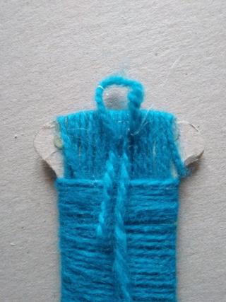 e creando una cappiola con cui verrà appesa