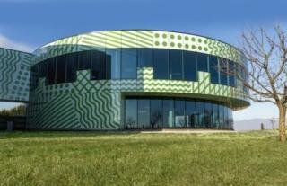 Sede e showroom Henry Glass a Mansuè (progetto Alessandro e Francesco Mendini), 2017.