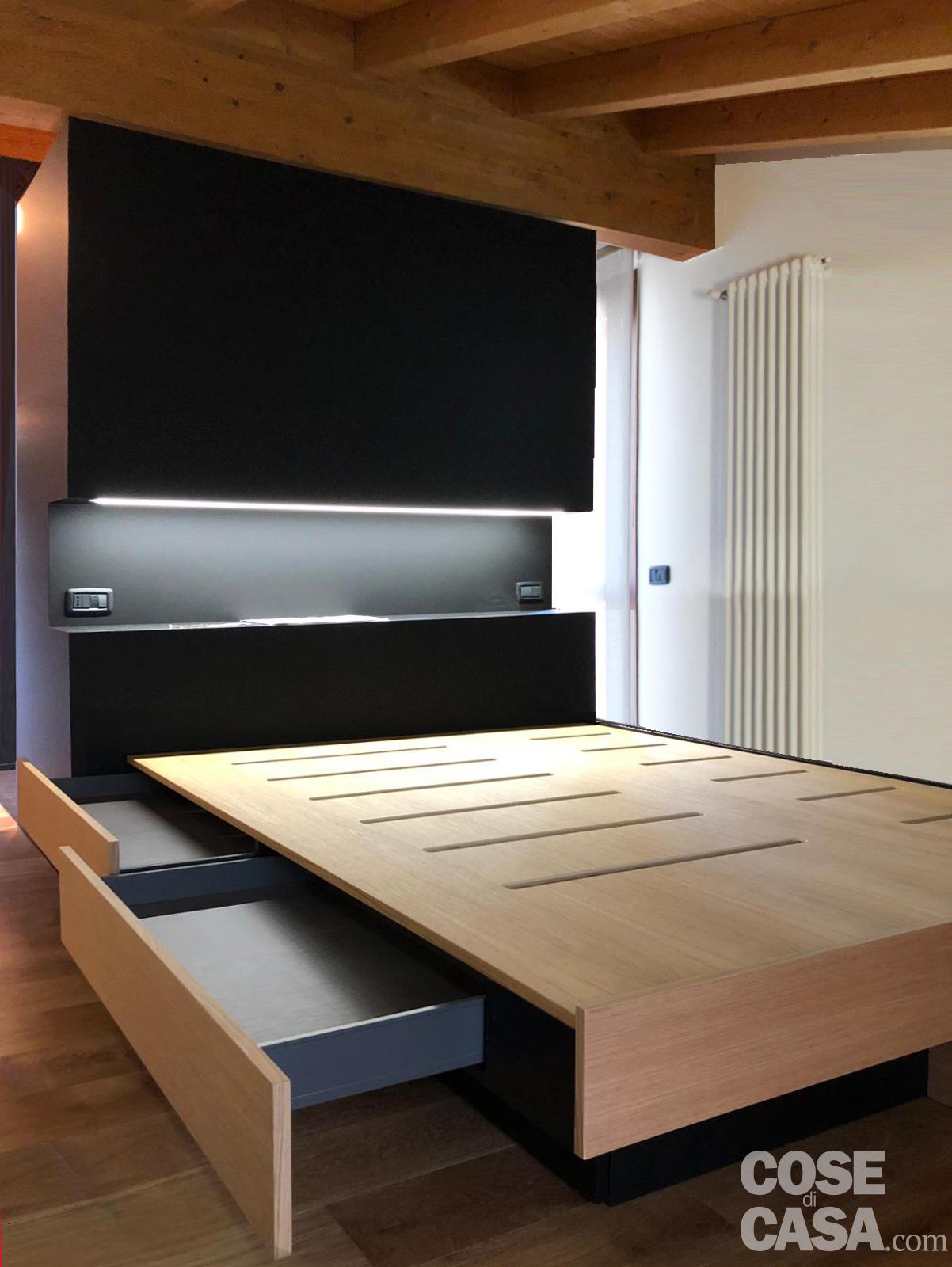 letto su disegno con cassetti salvaspazio mansarda