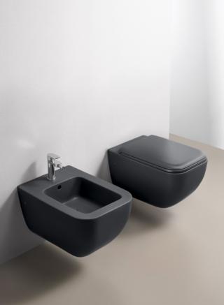 sanitari sospesi della collezione Shui Comfort di Cielo nella finitura Basalto delle esclusive “Terre di Cielo” sanitari sospesi della collezione Shui Comfort di Cielo nella finitura Basalto delle esclusive “Terre di Cielo”
