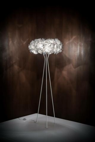 Clizia (design Adriano Rachele) di Slamp, apparecchio da terra particolarmente espressivo grazie agli elementi irregolari di Lentilex® - Cristalflex Fumé® Clizia (design Adriano Rachele) di Slamp, apparecchio da terra particolarmente espressivo grazie agli elementi irregolari di Lentilex® - Cristalflex Fumé®