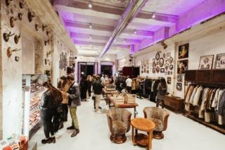 L'East Market Shop in via Bernardino Ramazzini 6, zona Porta Venezia. L'East Market Shop in via Bernardino Ramazzini 6, zona Porta Venezia.