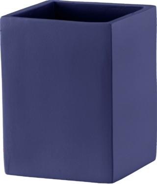 True Color portaspazzolini di Obi Italia è un bicchiere viola resistente e divertente True Color portaspazzolini di Obi Italia è un bicchiere viola resistente e divertente
