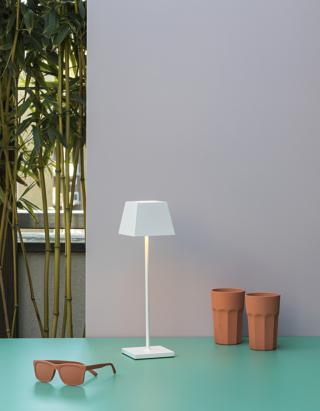 Linea Outdoor ricaricabile di Rossini Illuminazione Linea Outdoor ricaricabile di Rossini Illuminazione