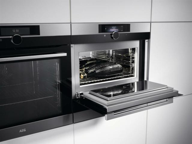abbattitore KBK 994519 M di Aeg con comandi Touch Control elettronici e termosonda abbattitore KBK 994519 M di Aeg con comandi Touch Control elettronici e termosonda