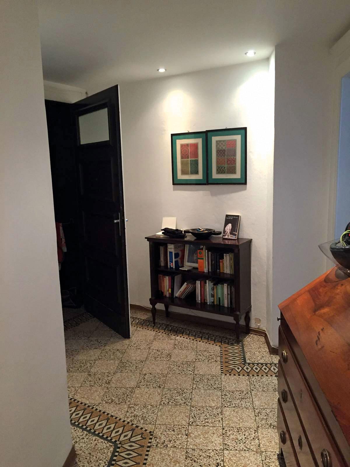 ingresso del bilocale prima del restyling con controsofftto e faretti datati ingresso del bilocale prima del restyling con controsofftto e faretti datati