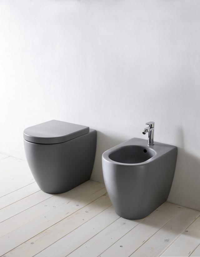 bidet e il water da terra della collezione Smile di Cielo finitura opaca Brina delle “Terre di Cielo” bidet e il water da terra della collezione Smile di Cielo finitura opaca Brina delle “Terre di Cielo”