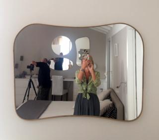 specchio con riflesso altri specchi parete opposta specchio con riflesso altri specchi parete opposta