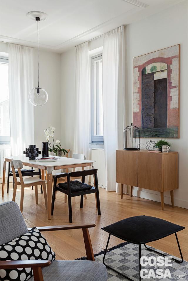 zona pranzo, finestre, tavolo rettangolare, sospensione a bulbo, credenza zona pranzo, finestre, tavolo rettangolare, sospensione a bulbo, credenza