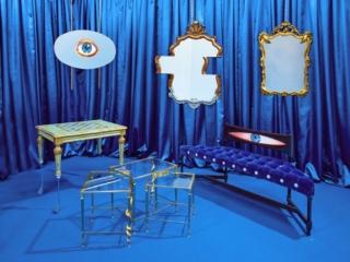 Creazioni d’Interni di Giampiero Romanò, art-designer milanese autodidatta che viaggia alla ricerca dei pezzi vintage dei grandi nomi italiani del design. Gli specchi sono protagonisti del suo allestimento. Via Rosolino Pilo 16. Creazioni d’Interni di Giampiero Romanò, art-designer milanese autodidatta che viaggia alla ricerca dei pezzi vintage dei grandi nomi italiani del design. Gli specchi sono protagonisti del suo allestimento. Via Rosolino Pilo 16.