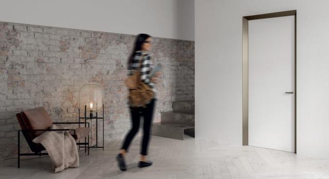 Novità esclusiva 2019, ECLISSE 40 collection dona una nuova veste all’elemento porta. Il merito è di un telaio che emerge dalla parete con un segno geometrico rigoroso che funge anche da protezione degli spigoli vivi tra parete e porta. Novità esclusiva 2019, ECLISSE 40 collection dona una nuova veste all’elemento porta. Il merito è di un telaio che emerge dalla parete con un segno geometrico rigoroso che funge anche da protezione degli spigoli vivi tra parete e porta.