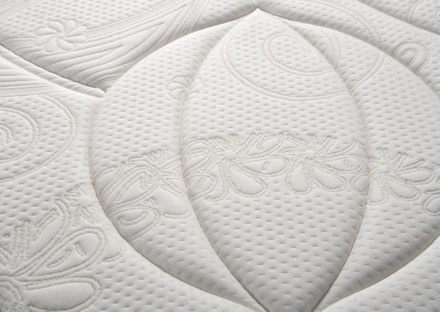 Il RIVESTIMENTO HIGH COMFORT VEDETTE, grazie all’esclusiva imbottitura in Memory Deluxe Epeda, preziosamente accogliente, soffice e perfettamente traspirante, regala un comfort straordinario e una perfetta termoregolazione, per un riposo di livello eccellente. Il Rivestimento è disponibile nella versione Classica, Sfoderabile e Centenaire, quest’ultima dotata di doppia imbottitura e Pillow Top. Il RIVESTIMENTO HIGH COMFORT VEDETTE, grazie all’esclusiva imbottitura in Memory Deluxe Epeda, preziosamente accogliente, soffice e perfettamente traspirante, regala un comfort straordinario e una perfetta termoregolazione, per un riposo di livello eccellente. Il Rivestimento è disponibile nella versione Classica, Sfoderabile e Centenaire, quest’ultima dotata di doppia imbottitura e Pillow Top.