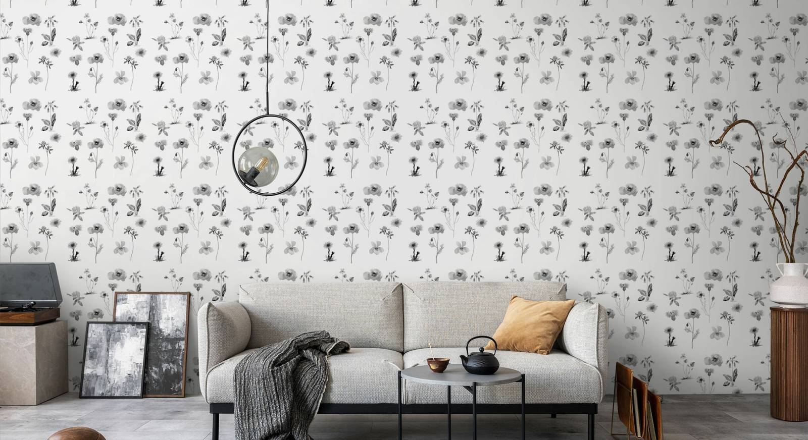 La carta da parati in tessuto non tessuto Nordic Meadow di Photowall è ecologica e priva di PVC e non sbiadisce alla luce del sole; inoltre è facile da applicare a parete grazie alla colla da parati inclusa. La superficie è decorata da fiori neri e grigi su fondo bianco. Prezzo 29 euro al mq. www.photowall.com