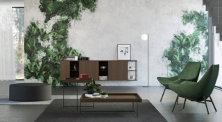 Trasforma il soggiorno in una giungla la carta da parati Natura 01 di Doimo Salotti: è decorata da un motivo di foglie verdi che spiccano sul fondo color cemento. Viene realizzata su misura e viene fornita di colla e istruzioni di montaggio. Prezzo 120 euro al mq. www.doimosalotti.it