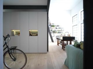 Freedhome nelle zone di passaggio con vani a giorno.