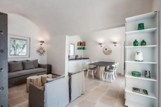 LIVING casa di campagna a ostuni con recupero lamia e trullo
