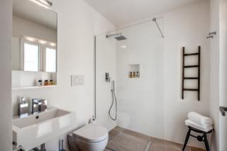 BAGNO casa di campagna a ostuni con recupero lamia e trullo