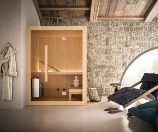Sauna finlandese Hoshi di Glass 1989 con finitura Hemlock naturale è disponibile in 9 misure standard, fra cui 210 x 160 cm o anche solo 150 x 110 cm, lo spazio di un box doccia Sauna finlandese Hoshi di Glass 1989 con finitura Hemlock naturale è disponibile in 9 misure standard, fra cui 210 x 160 cm o anche solo 150 x 110 cm, lo spazio di un box doccia